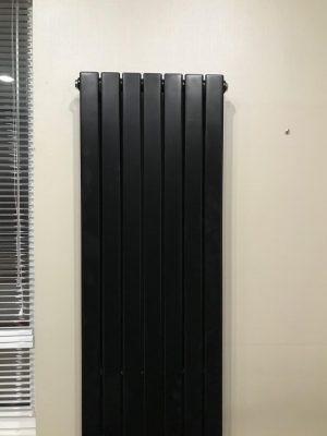 Вертикальний радіатор Blende 1 H-1400 мм, L-394 мм Betatherm Чорний